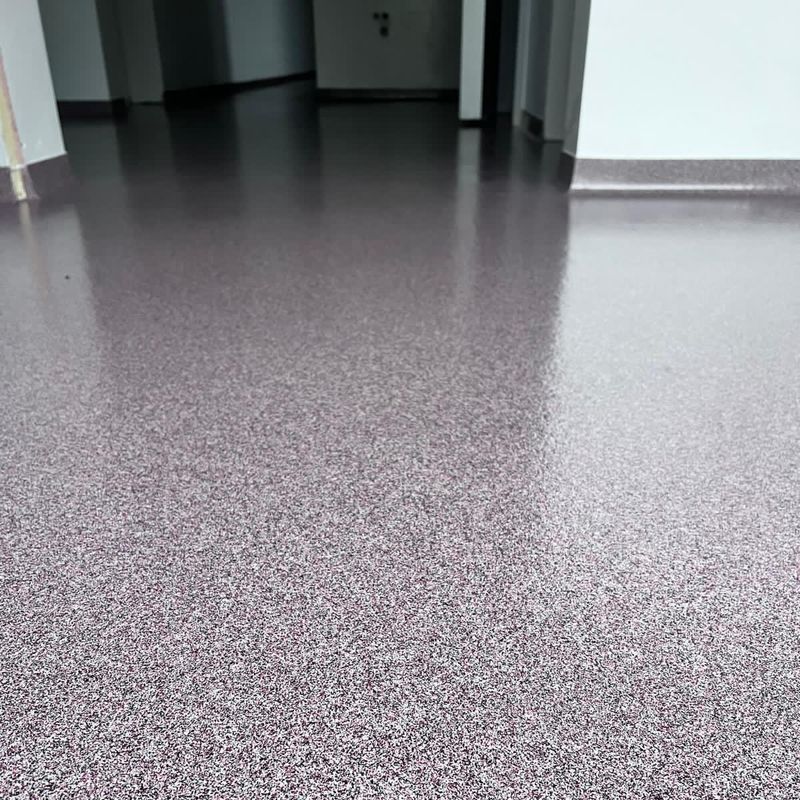 Pavimento com aplicação de revestimento Epóxi com Quartzo Colorido