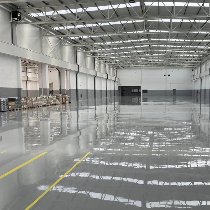 Pavimento com aplicação de revestimento Autolisante Epóxi Liso