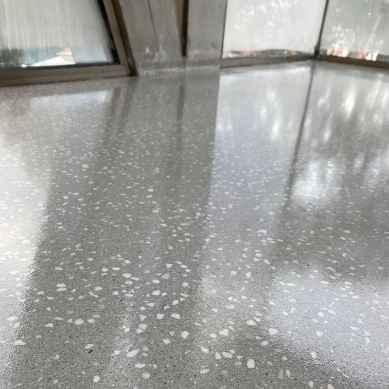 Pavimento com aplicação de revestimento em Terrazo