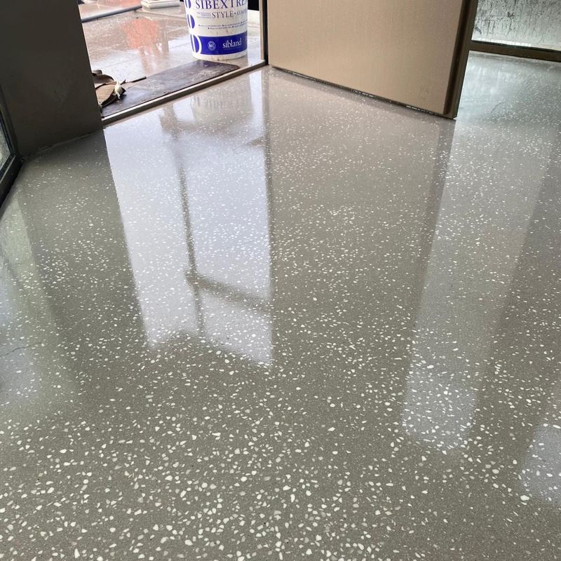 Pavimento com aplicação de revestimento em Terrazo